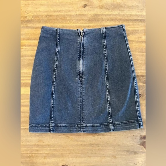 Free People Modern Femme Dark Wash Stretch mini Denim Skirt Size 4 - Picture 2 of 3
